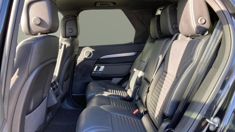 Land Rover Discovery 3.0 D300 Dynamic SE 5dr Auto Diesel Station Wagon